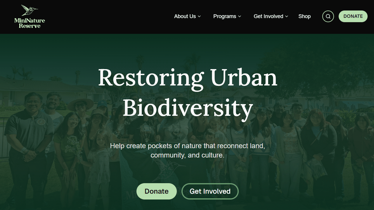 Demo of the dark mode feature on the MiniNature Reserve website.